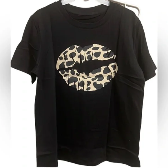 BLACK Modern Vintage Boutique Kiss On The Face Leopard Lip Tee - Picture 2 of 2